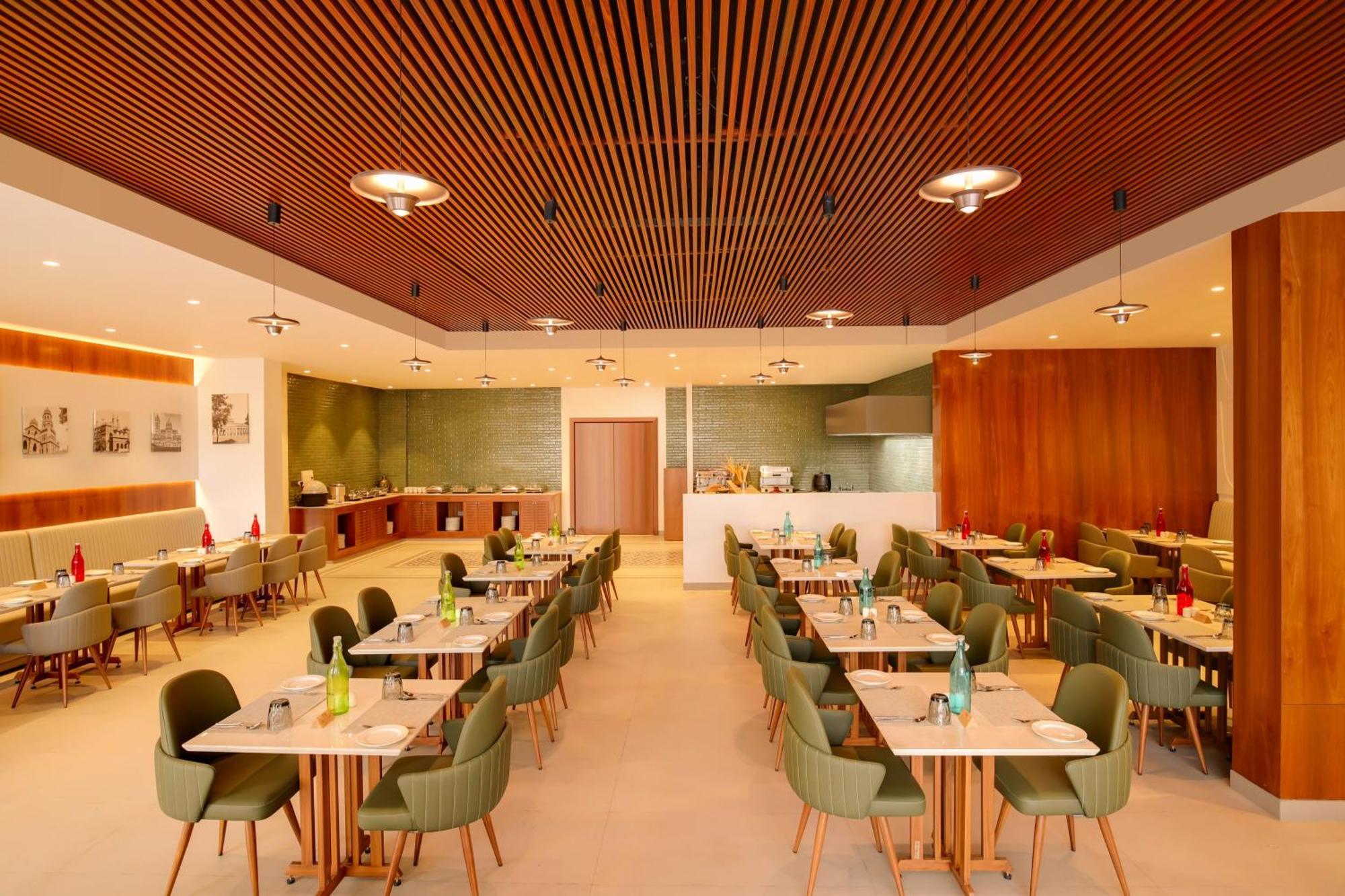 Lemon Tree Hotel, Jamnagar Jāmnagar Exteriör bild